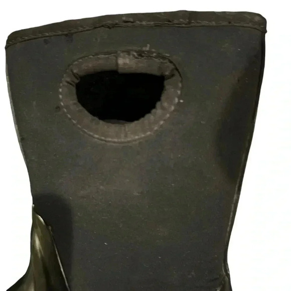 UGG youth K KEX black pill on waterproof rain boot youth size 2 gender neutral - Picture 6 of 13